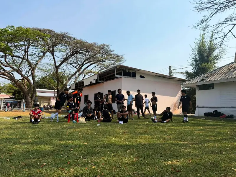 The whole group on the sideline in Hua Hin